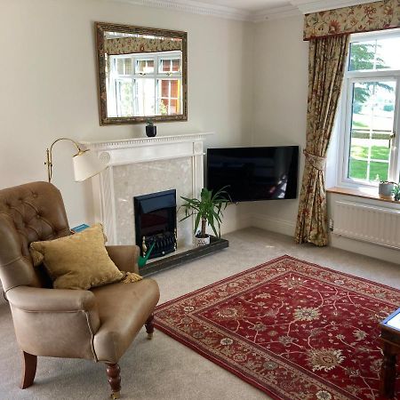 Exclusive 2 Bedroom Apartment With Summer House And Hot Tub Daventry Exteriör bild