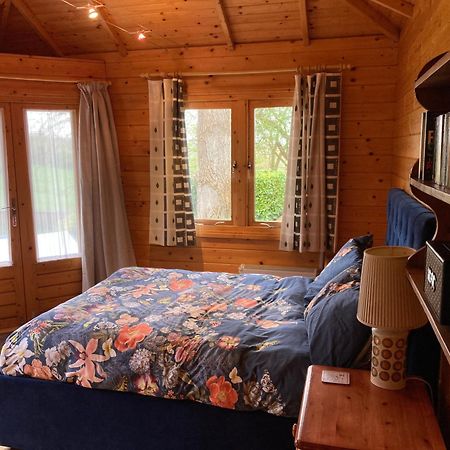 Exclusive 2 Bedroom Apartment With Summer House And Hot Tub Daventry Exteriör bild