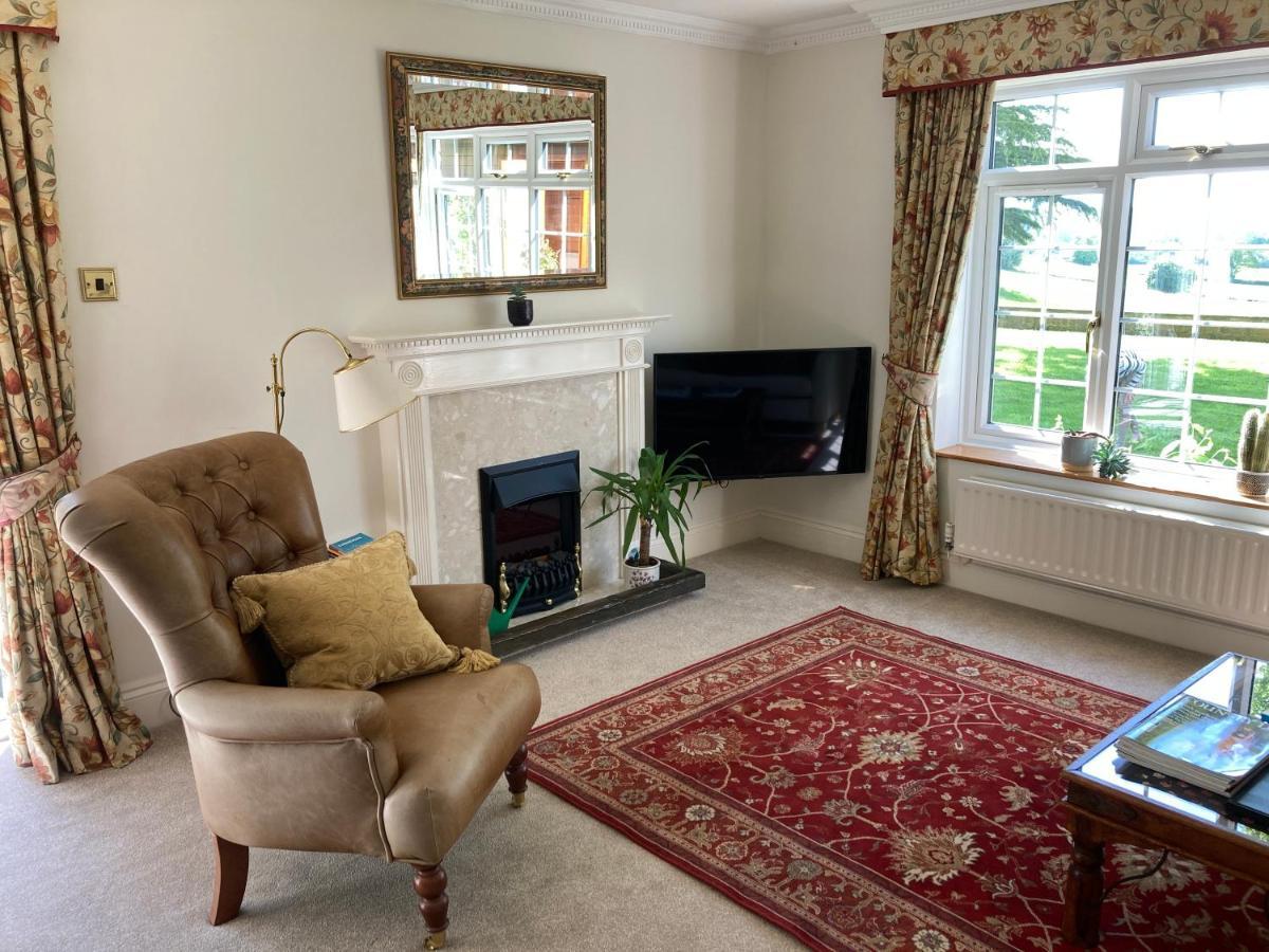 Exclusive 2 Bedroom Apartment With Summer House And Hot Tub Daventry Exteriör bild