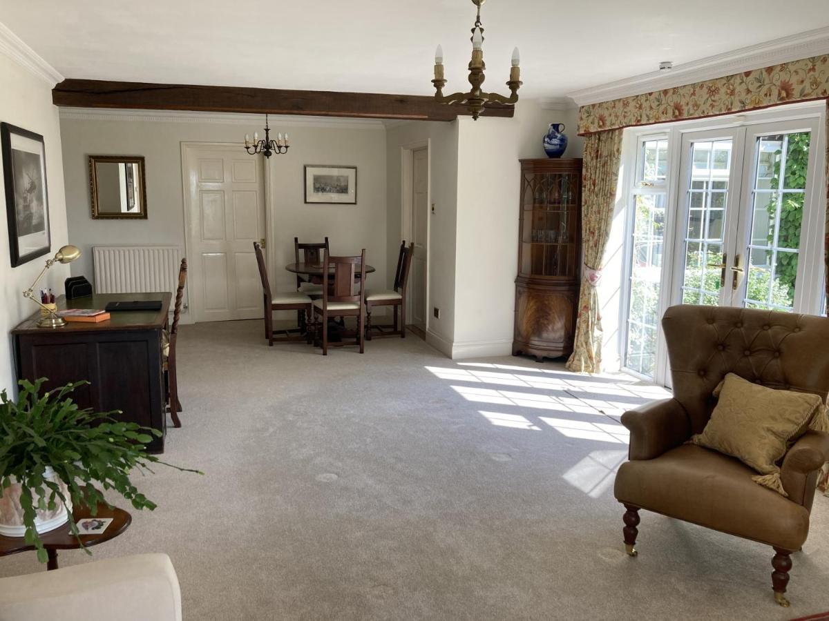 Exclusive 2 Bedroom Apartment With Summer House And Hot Tub Daventry Exteriör bild