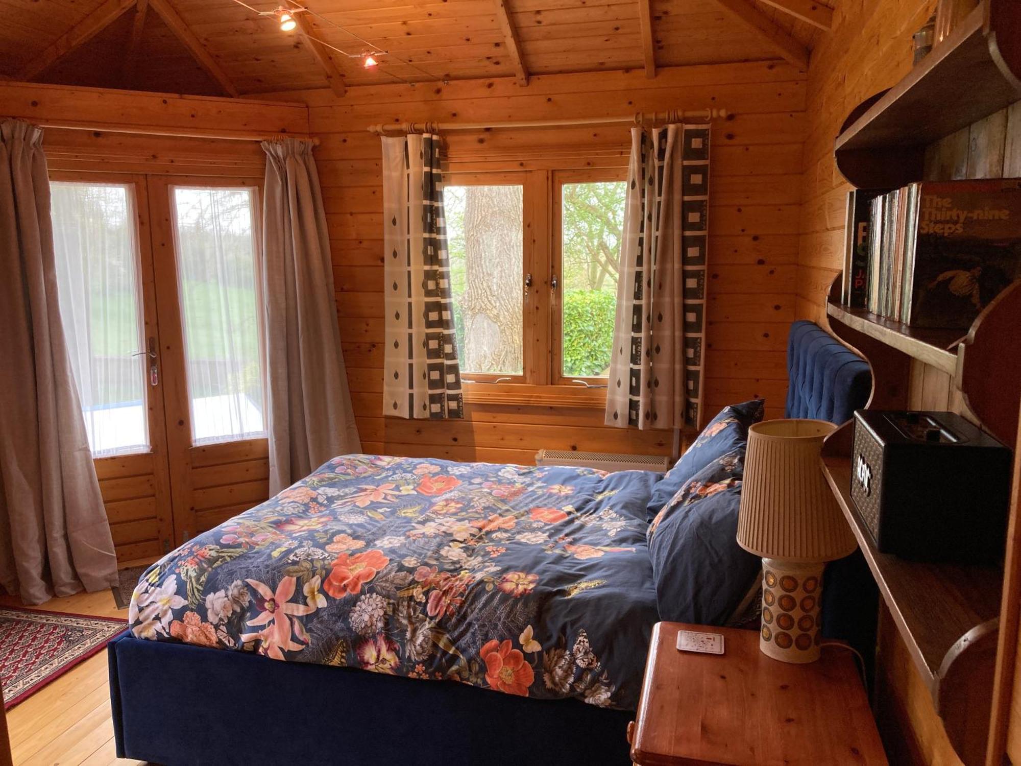Exclusive 2 Bedroom Apartment With Summer House And Hot Tub Daventry Exteriör bild