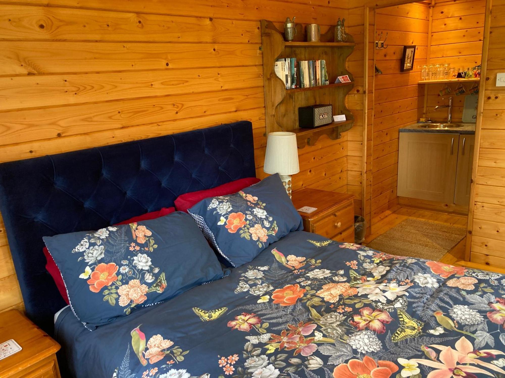 Exclusive 2 Bedroom Apartment With Summer House And Hot Tub Daventry Exteriör bild